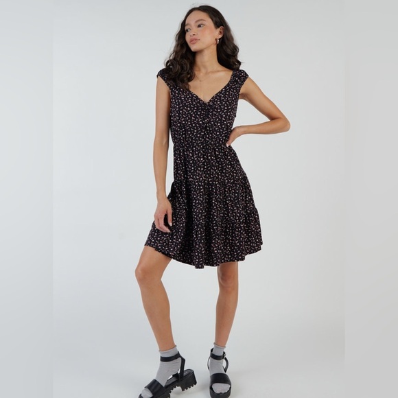 Sadie & Sage Elegant Black and Pink Floral Dress NWT Small - Picture 5 of 15